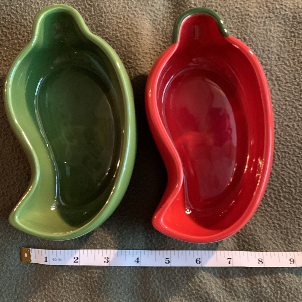 New Royal Norfolk red and green ceramic salsa dishes. Approx 4” x 7” x 2” - Picture 3 of 12
